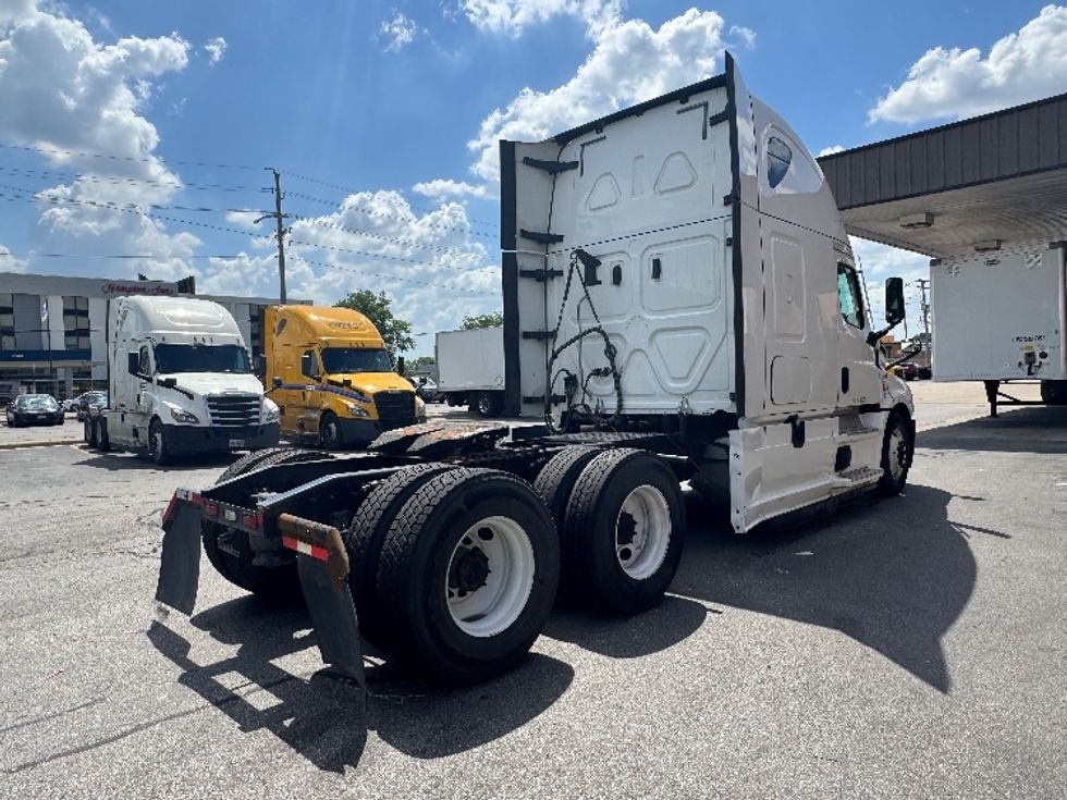 Sleeper Tractor-Heavy Duty Tractors-Freightliner-2020-T12664ST-Sturtevant-WI-579,580\n\t\tmiles-$ 54,750 - Image 6