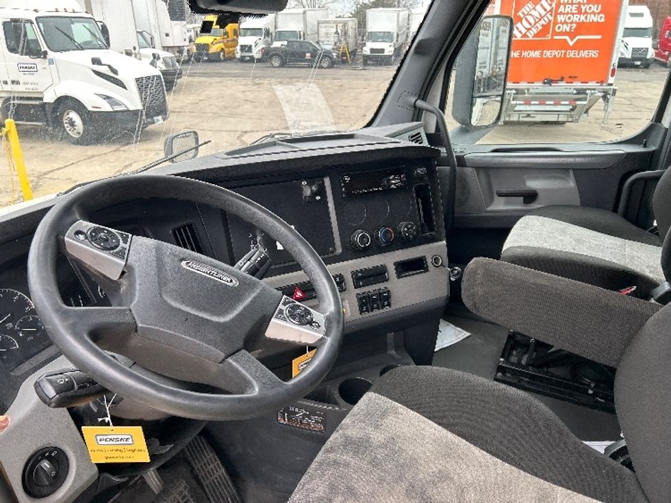 Sleeper Tractor-Heavy Duty Tractors-Freightliner-2020-T12664ST-Sturtevant-WI-672,477\n\t\tmiles-$ 48,500 - Image 10