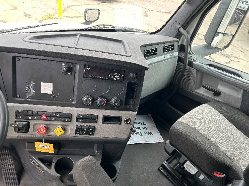 Sleeper Tractor-Heavy Duty Tractors-Freightliner-2020-T12664ST-Sturtevant-WI-672,477\n\t\tmiles-$ 48,500 - Image 12