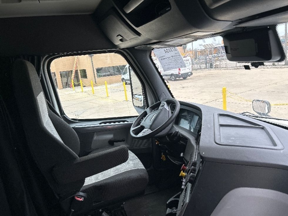 Sleeper Tractor-Heavy Duty Tractors-Freightliner-2020-T12664ST-Sturtevant-WI-672,477\n\t\tmiles-$ 48,500 - Image 15