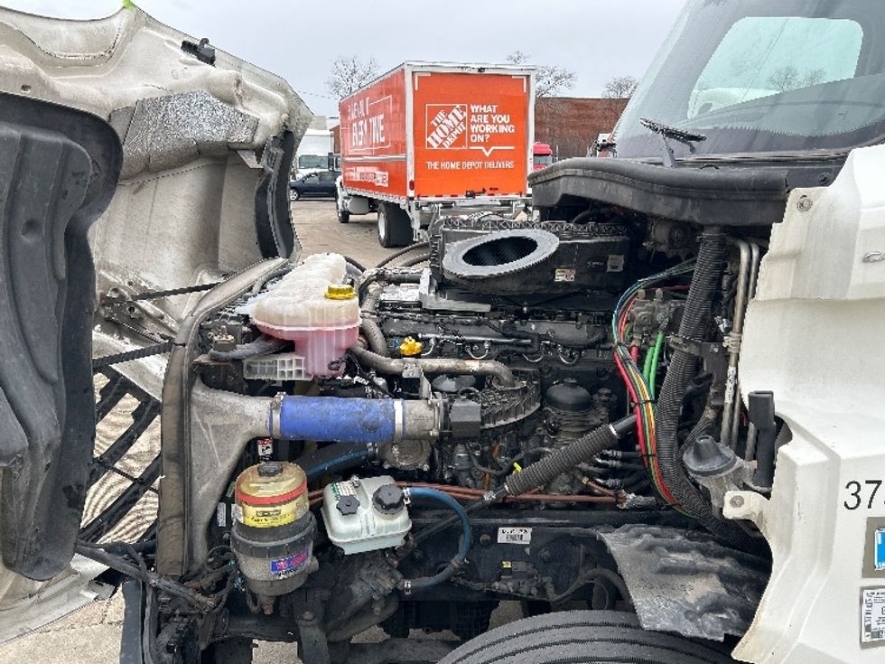 Sleeper Tractor-Heavy Duty Tractors-Freightliner-2020-T12664ST-Sturtevant-WI-672,477\n\t\tmiles-$ 48,500 - Image 21