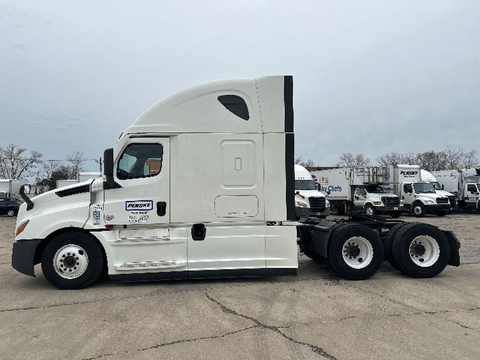Sleeper Tractor-Heavy Duty Tractors-Freightliner-2020-T12664ST-Sturtevant-WI-672,477\n\t\tmiles-$ 48,500 - Image 4