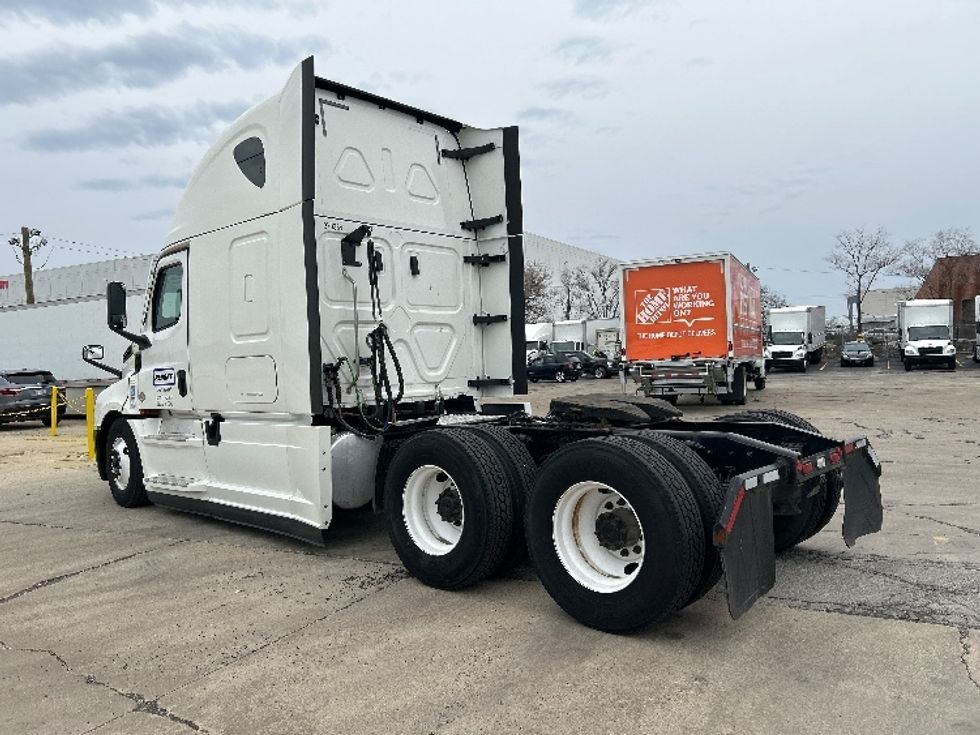Sleeper Tractor-Heavy Duty Tractors-Freightliner-2020-T12664ST-Sturtevant-WI-672,477\n\t\tmiles-$ 48,500 - Image 5