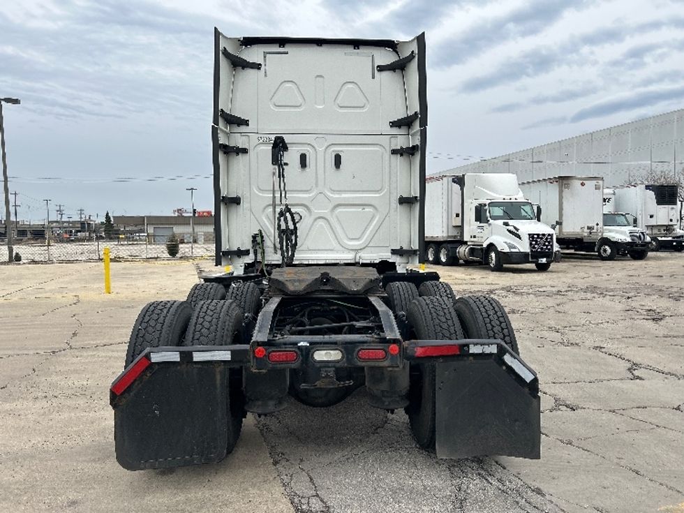 Sleeper Tractor-Heavy Duty Tractors-Freightliner-2020-T12664ST-Sturtevant-WI-672,477\n\t\tmiles-$ 48,500 - Image 6