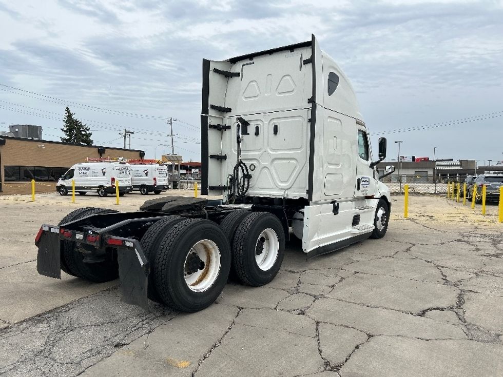 Sleeper Tractor-Heavy Duty Tractors-Freightliner-2020-T12664ST-Sturtevant-WI-672,477\n\t\tmiles-$ 48,500 - Image 7