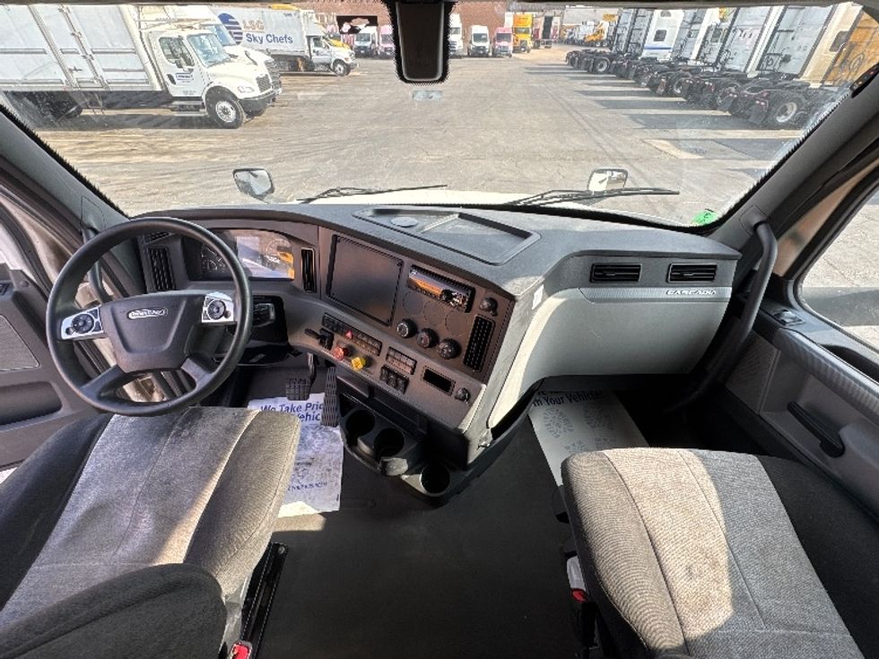 Sleeper Tractor-Heavy Duty Tractors-Freightliner-2020-T12664ST-Sturtevant-WI-683,171\n\t\tmiles-$ 46,750 - Image 11