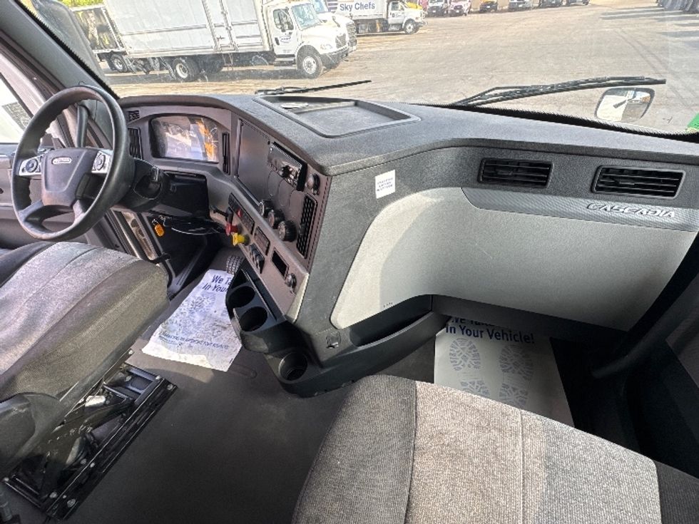 Sleeper Tractor-Heavy Duty Tractors-Freightliner-2020-T12664ST-Sturtevant-WI-683,171\n\t\tmiles-$ 46,750 - Image 14