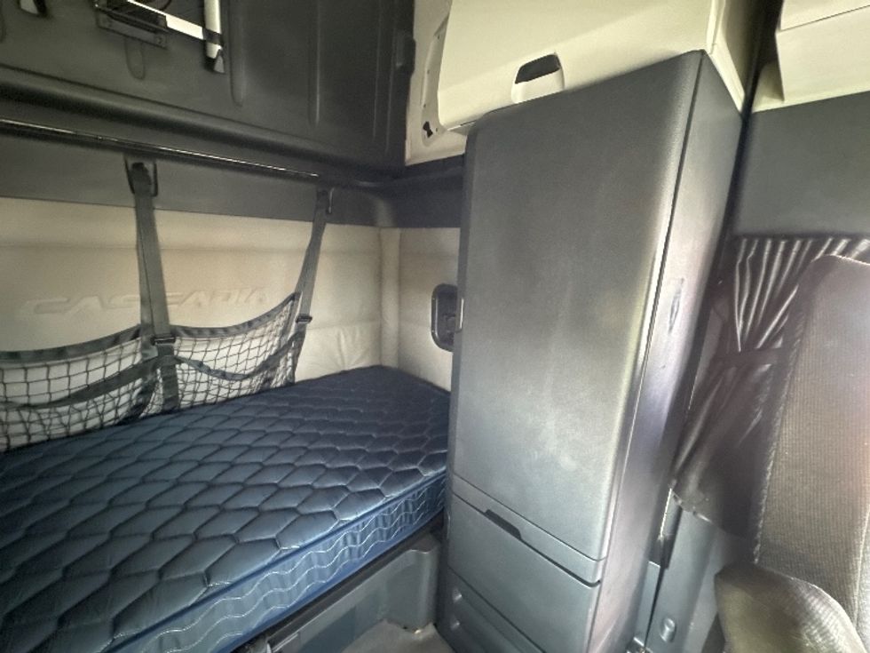 Sleeper Tractor-Heavy Duty Tractors-Freightliner-2020-T12664ST-Sturtevant-WI-683,171\n\t\tmiles-$ 46,750 - Image 17