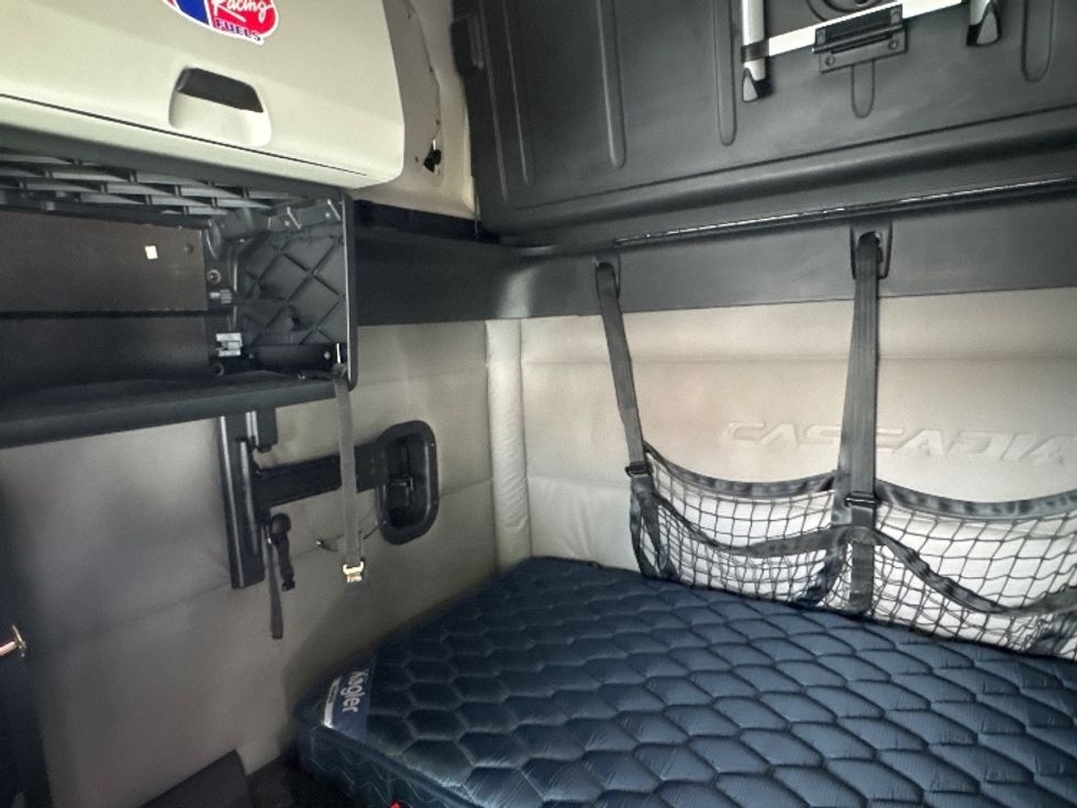 Sleeper Tractor-Heavy Duty Tractors-Freightliner-2020-T12664ST-Sturtevant-WI-683,171\n\t\tmiles-$ 46,750 - Image 18