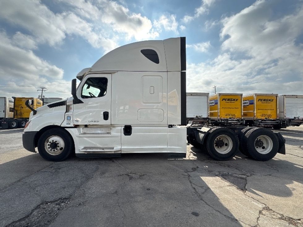 Sleeper Tractor-Heavy Duty Tractors-Freightliner-2020-T12664ST-Sturtevant-WI-683,171\n\t\tmiles-$ 46,750 - Image 4