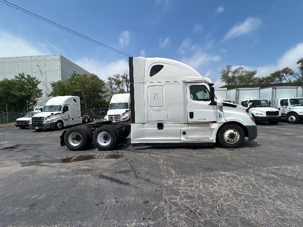 Sleeper Tractor-Heavy Duty Tractors-Freightliner-2020-T12664ST-Sturtevant-WI-683,171\n\t\tmiles-$ 46,750 - Image 7