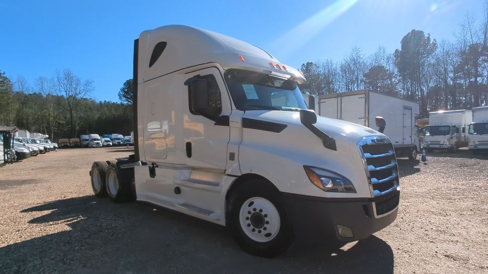 Sleeper Tractor-Heavy Duty Tractors-Freightliner-2020-T12664ST-Suwanee-GA-274,492\n\t\tmiles-$ 70,000 - Image 1