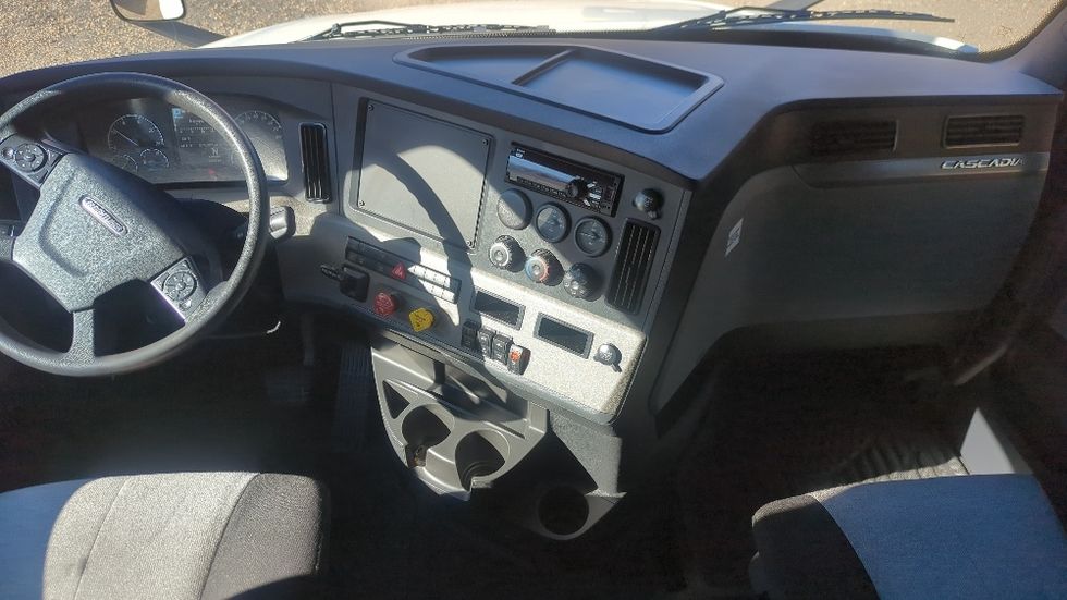 Sleeper Tractor-Heavy Duty Tractors-Freightliner-2020-T12664ST-Suwanee-GA-274,492\n\t\tmiles-$ 70,000 - Image 12