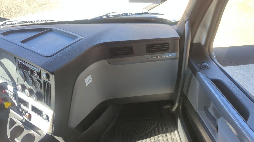 Sleeper Tractor-Heavy Duty Tractors-Freightliner-2020-T12664ST-Suwanee-GA-274,492\n\t\tmiles-$ 70,000 - Image 14