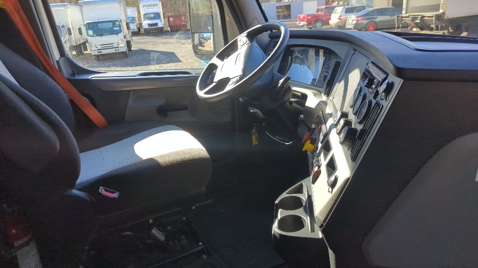 Sleeper Tractor-Heavy Duty Tractors-Freightliner-2020-T12664ST-Suwanee-GA-274,492\n\t\tmiles-$ 70,000 - Image 15