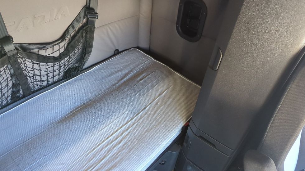 Sleeper Tractor-Heavy Duty Tractors-Freightliner-2020-T12664ST-Suwanee-GA-274,492\n\t\tmiles-$ 70,000 - Image 17