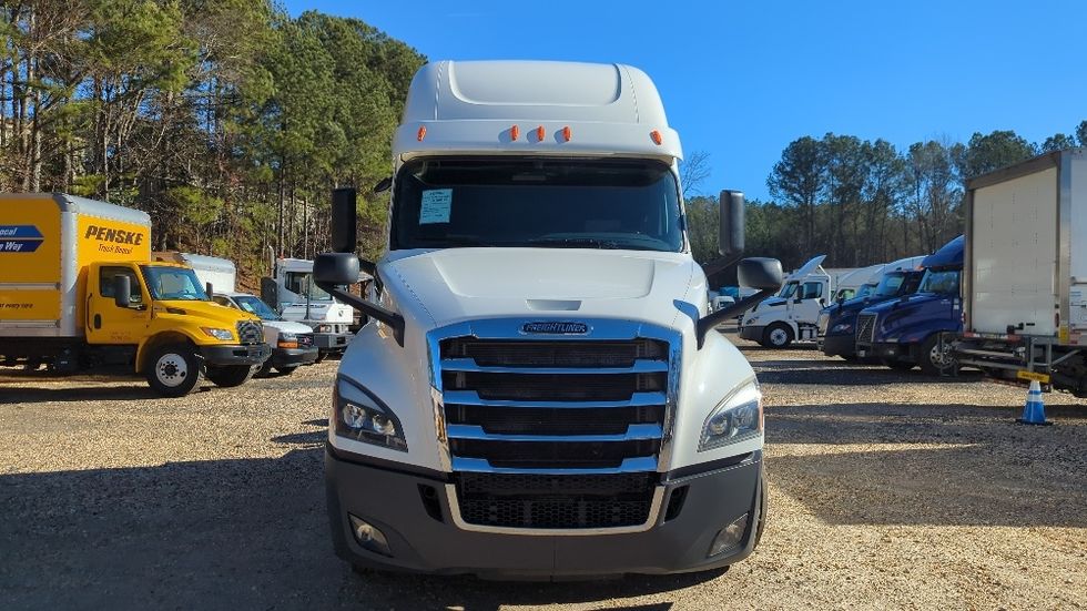 Sleeper Tractor-Heavy Duty Tractors-Freightliner-2020-T12664ST-Suwanee-GA-274,492\n\t\tmiles-$ 70,000 - Image 2