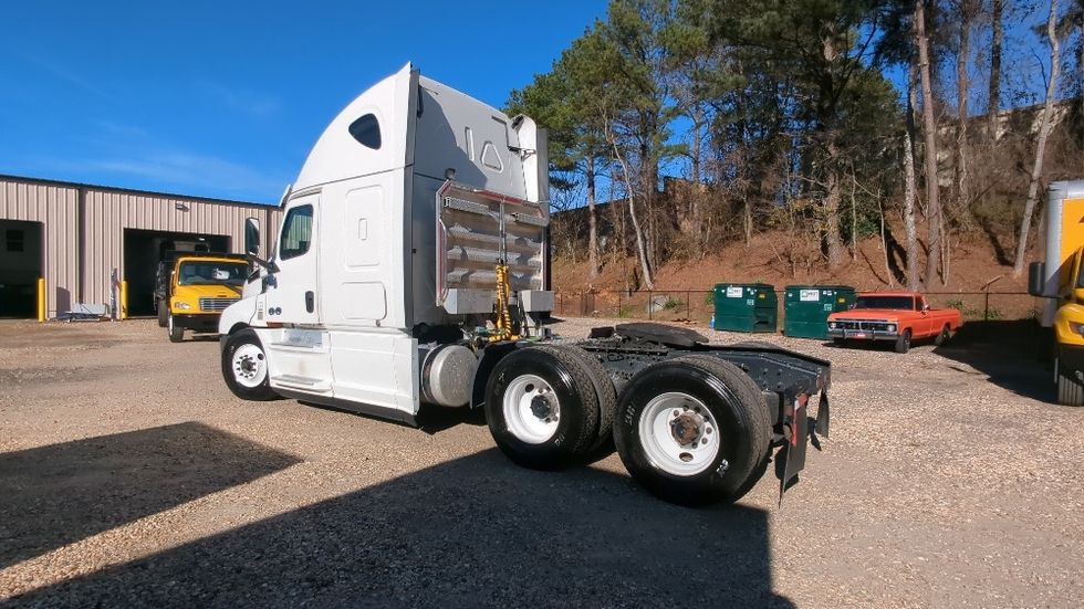 Sleeper Tractor-Heavy Duty Tractors-Freightliner-2020-T12664ST-Suwanee-GA-274,492\n\t\tmiles-$ 70,000 - Image 5