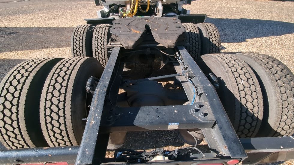 Sleeper Tractor-Heavy Duty Tractors-Freightliner-2020-T12664ST-Suwanee-GA-274,492\n\t\tmiles-$ 70,000 - Image 6