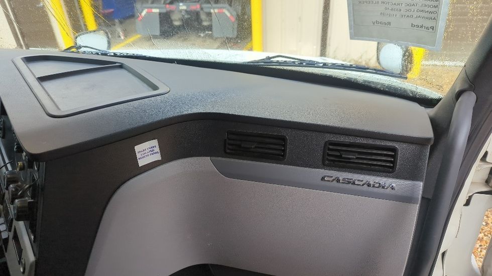 Sleeper Tractor-Heavy Duty Tractors-Freightliner-2020-T12664ST-Suwanee-GA-318,855\n\t\tmiles-$ 78,750 - Image 14