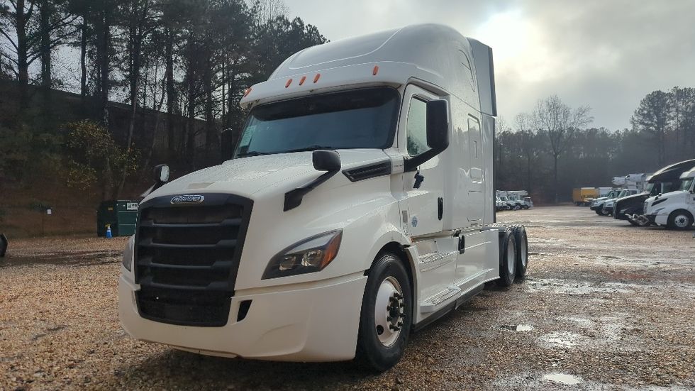 Sleeper Tractor-Heavy Duty Tractors-Freightliner-2020-T12664ST-Suwanee-GA-318,855\n\t\tmiles-$ 78,750 - Image 3