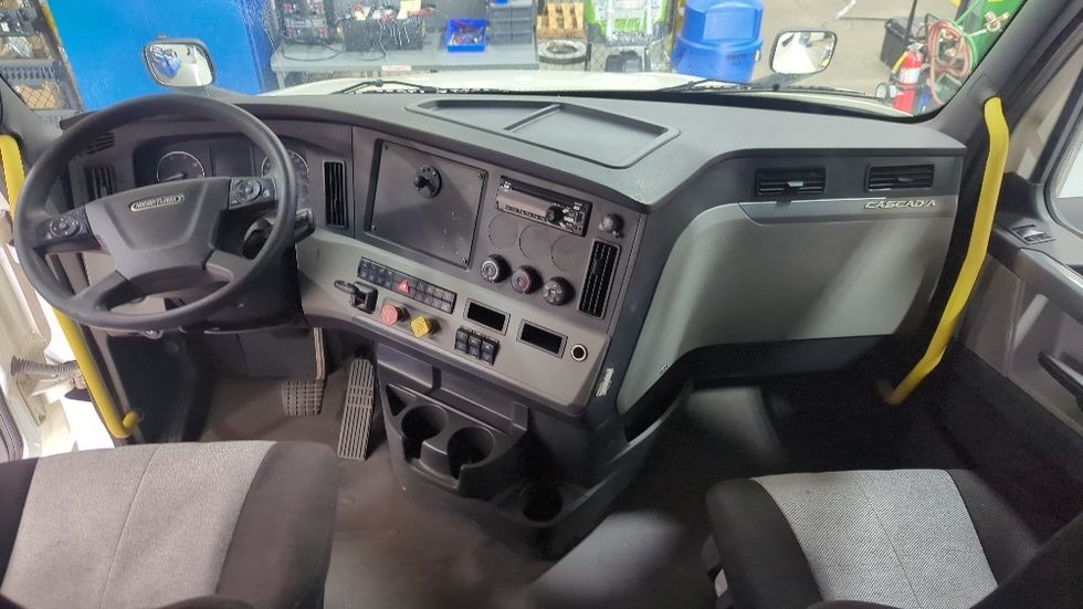 Sleeper Tractor-Heavy Duty Tractors-Freightliner-2020-T12664ST-Suwanee-GA-697,220\n\t\tmiles-$ 50,250 - Image 12