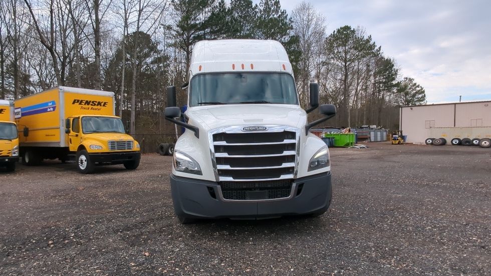 Sleeper Tractor-Heavy Duty Tractors-Freightliner-2020-T12664ST-Suwanee-GA-697,220\n\t\tmiles-$ 50,250 - Image 2