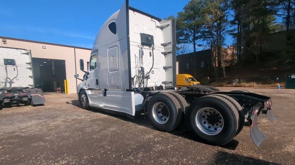 Sleeper Tractor-Heavy Duty Tractors-Freightliner-2020-T12664ST-Suwanee-GA-697,220\n\t\tmiles-$ 50,250 - Image 5
