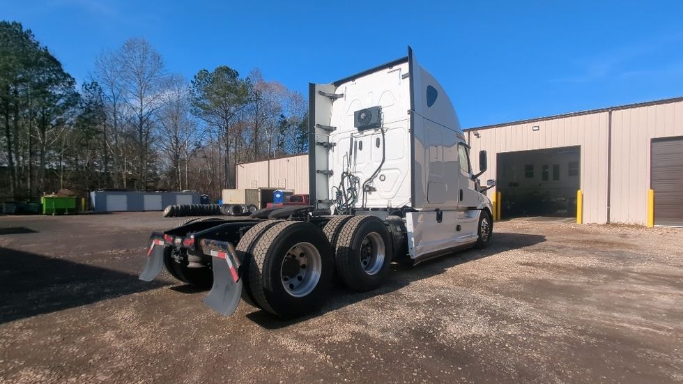 Sleeper Tractor-Heavy Duty Tractors-Freightliner-2020-T12664ST-Suwanee-GA-697,220\n\t\tmiles-$ 50,250 - Image 7