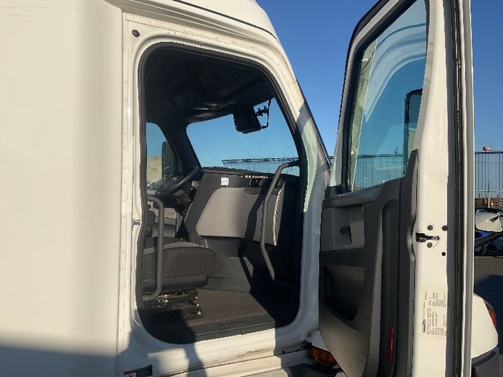 Sleeper Tractor-Heavy Duty Tractors-Freightliner-2020-T12664ST-Tacoma-WA-412,896\n\t\tmiles-$ 67,250 - Image 13