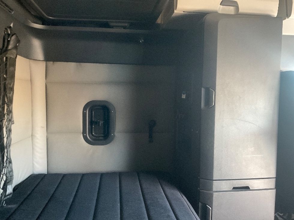 Sleeper Tractor-Heavy Duty Tractors-Freightliner-2020-T12664ST-Tacoma-WA-412,896\n\t\tmiles-$ 67,250 - Image 18