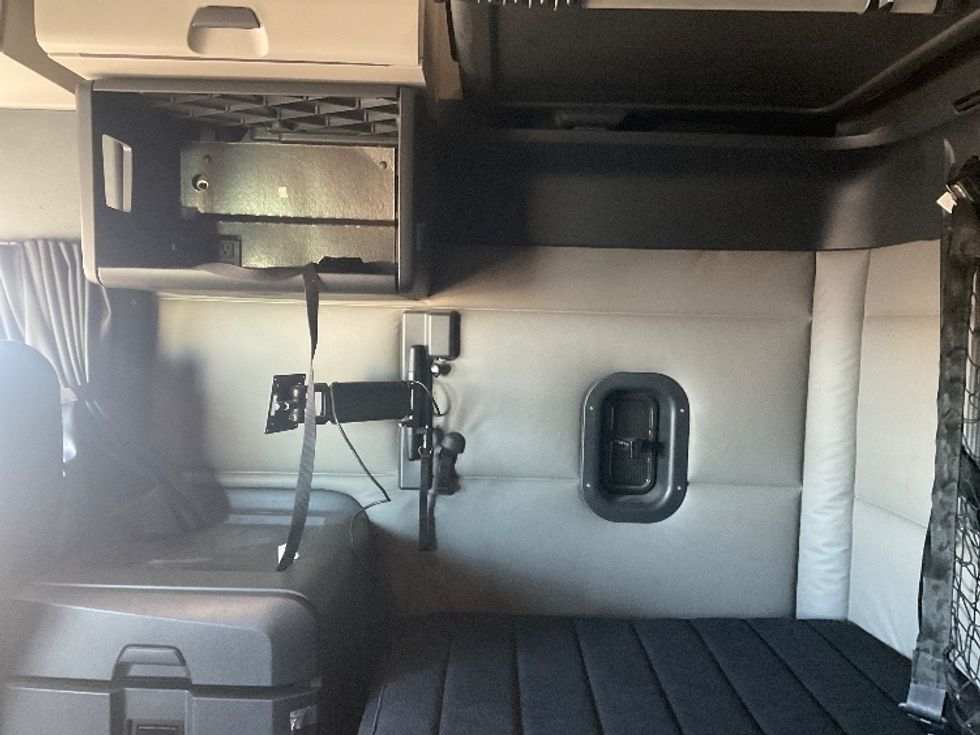 Sleeper Tractor-Heavy Duty Tractors-Freightliner-2020-T12664ST-Tacoma-WA-412,896\n\t\tmiles-$ 67,250 - Image 19