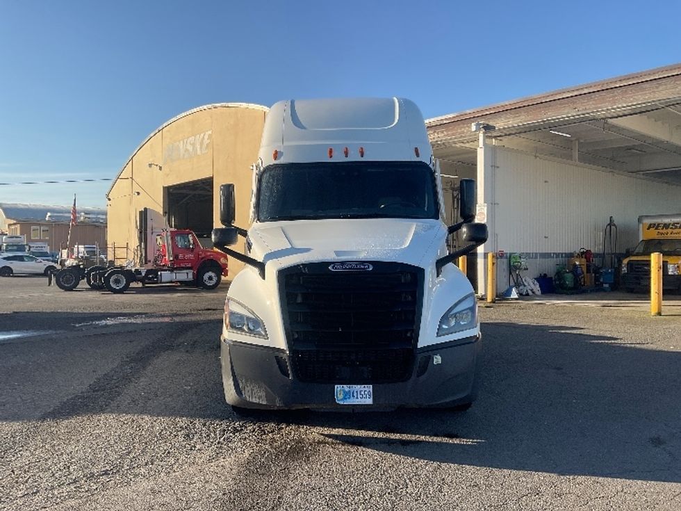 Sleeper Tractor-Heavy Duty Tractors-Freightliner-2020-T12664ST-Tacoma-WA-412,896\n\t\tmiles-$ 67,250 - Image 2