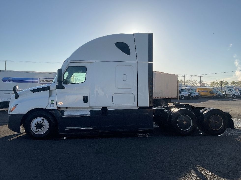 Sleeper Tractor-Heavy Duty Tractors-Freightliner-2020-T12664ST-Tacoma-WA-412,896\n\t\tmiles-$ 67,250 - Image 4