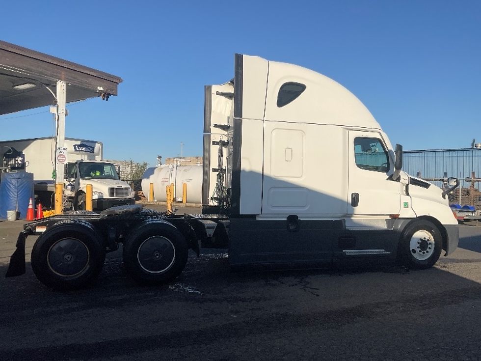 Sleeper Tractor-Heavy Duty Tractors-Freightliner-2020-T12664ST-Tacoma-WA-412,896\n\t\tmiles-$ 67,250 - Image 8