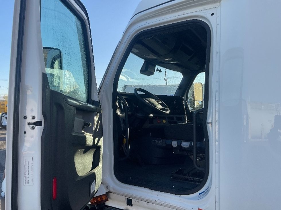 Sleeper Tractor-Heavy Duty Tractors-Freightliner-2020-T12664ST-Tacoma-WA-412,896\n\t\tmiles-$ 67,250 - Image 9