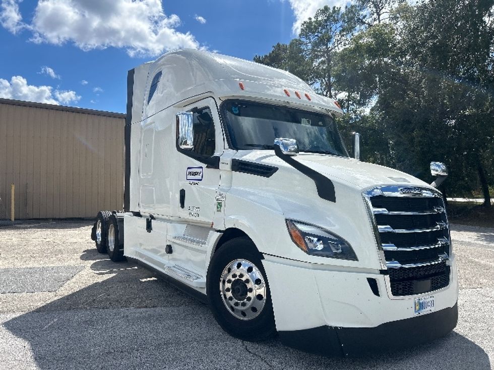 Sleeper Tractor-Heavy Duty Tractors-Freightliner-2020-T12664ST-Tallahassee-FL-548,844\n\t\tmiles-$ 65,500 - Image 1