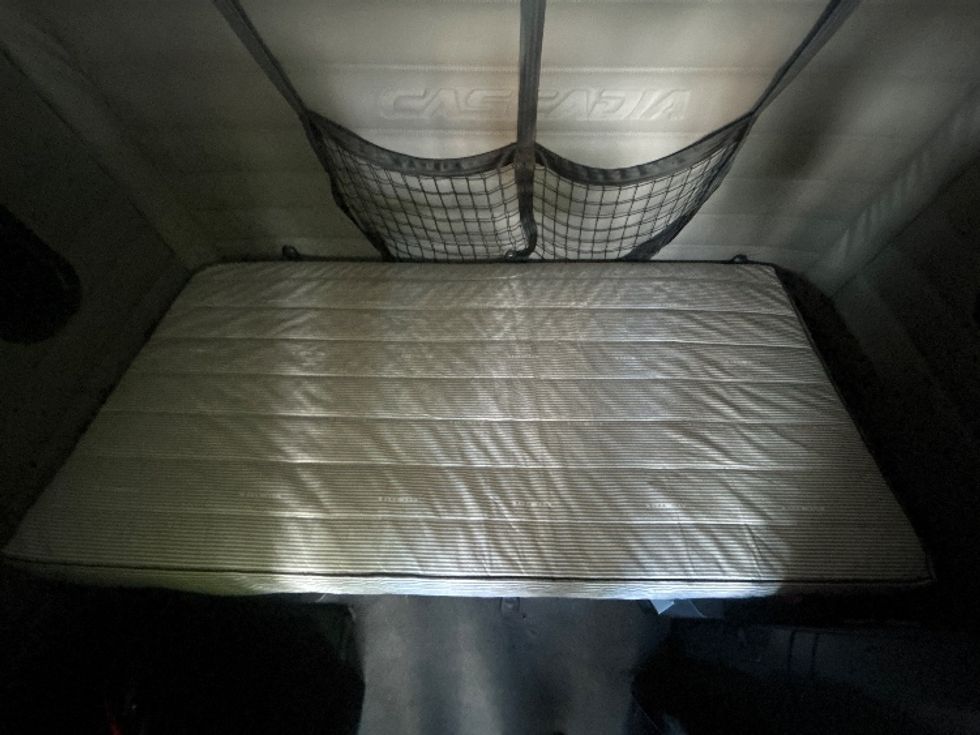 Sleeper Tractor-Heavy Duty Tractors-Freightliner-2020-T12664ST-Tallahassee-FL-548,844\n\t\tmiles-$ 65,500 - Image 17