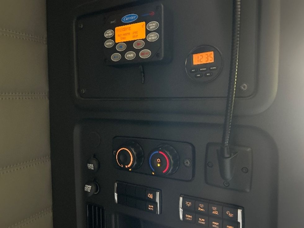 Sleeper Tractor-Heavy Duty Tractors-Freightliner-2020-T12664ST-Tallahassee-FL-548,844\n\t\tmiles-$ 65,500 - Image 18