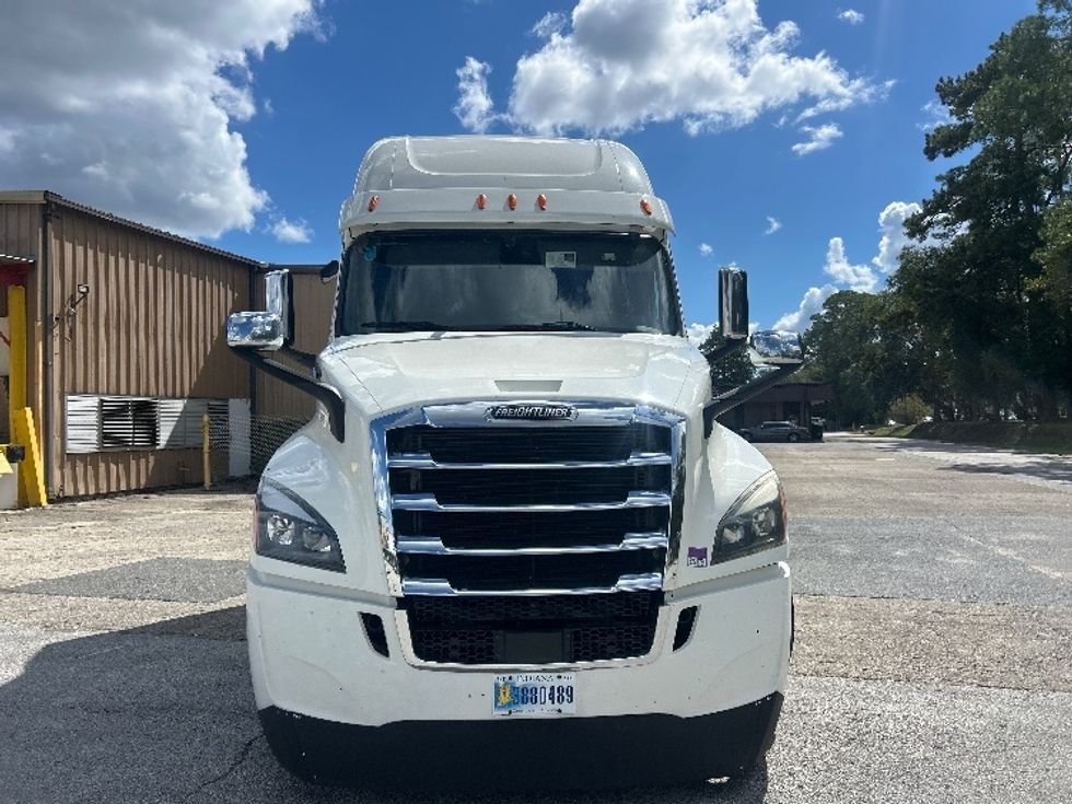 Sleeper Tractor-Heavy Duty Tractors-Freightliner-2020-T12664ST-Tallahassee-FL-548,844\n\t\tmiles-$ 65,500 - Image 2