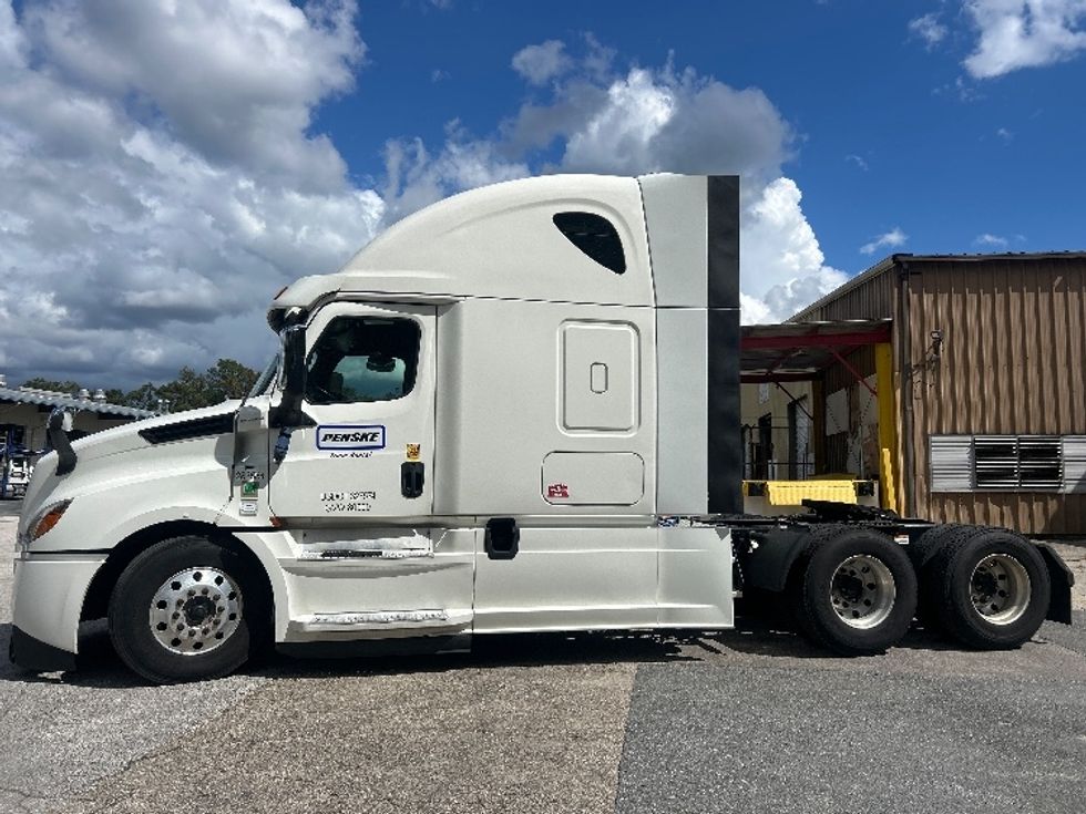 Sleeper Tractor-Heavy Duty Tractors-Freightliner-2020-T12664ST-Tallahassee-FL-548,844\n\t\tmiles-$ 65,500 - Image 4