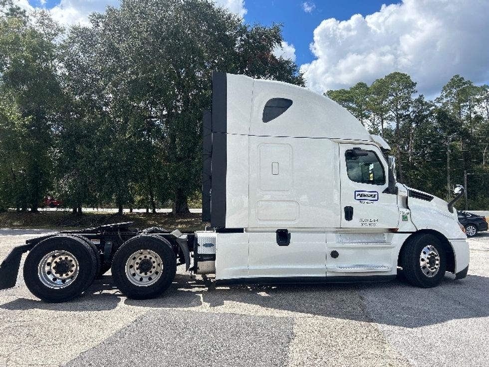 Sleeper Tractor-Heavy Duty Tractors-Freightliner-2020-T12664ST-Tallahassee-FL-548,844\n\t\tmiles-$ 65,500 - Image 8