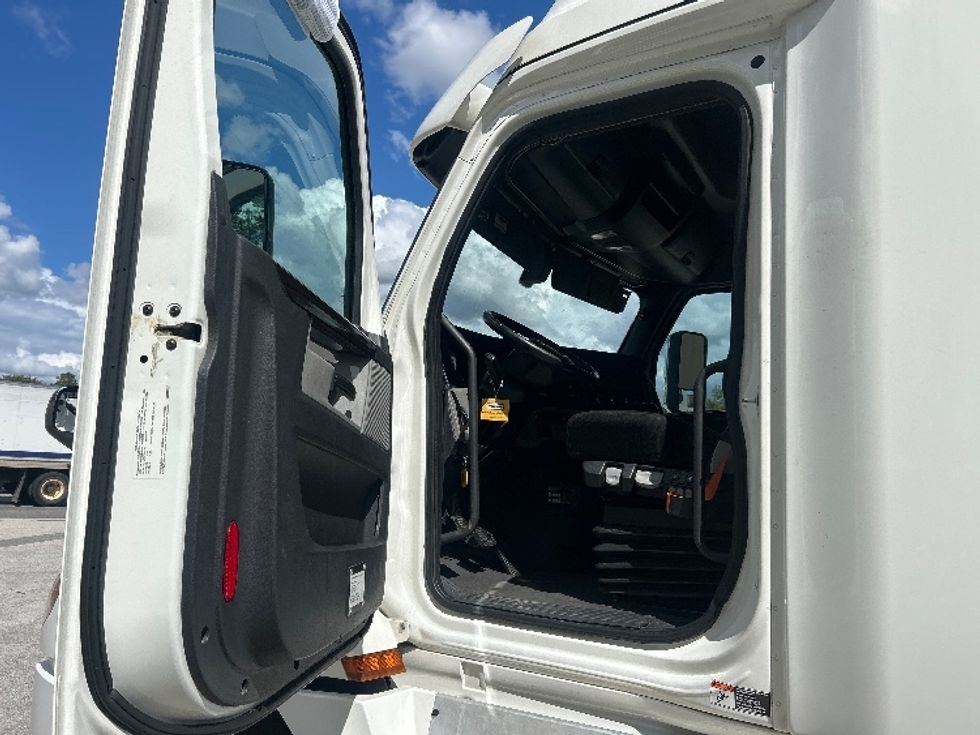 Sleeper Tractor-Heavy Duty Tractors-Freightliner-2020-T12664ST-Tallahassee-FL-548,844\n\t\tmiles-$ 65,500 - Image 9