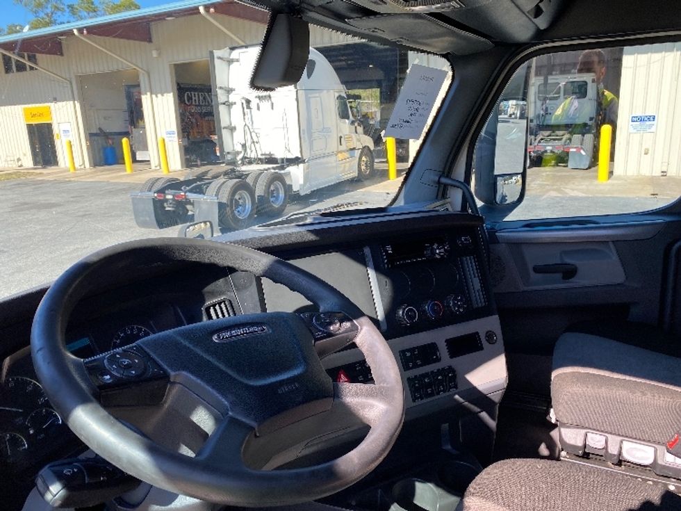Sleeper Tractor-Heavy Duty Tractors-Freightliner-2020-T12664ST-Tallahassee-FL-621,425\n\t\tmiles-$ 50,000 - Image 10