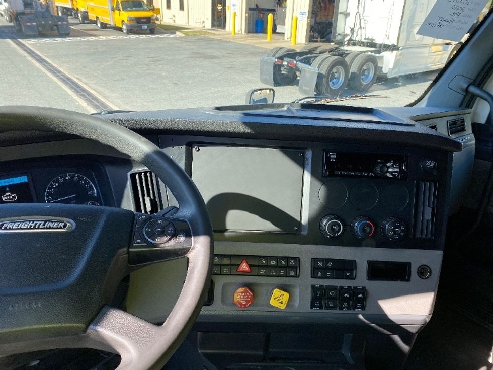 Sleeper Tractor-Heavy Duty Tractors-Freightliner-2020-T12664ST-Tallahassee-FL-621,425\n\t\tmiles-$ 50,000 - Image 11