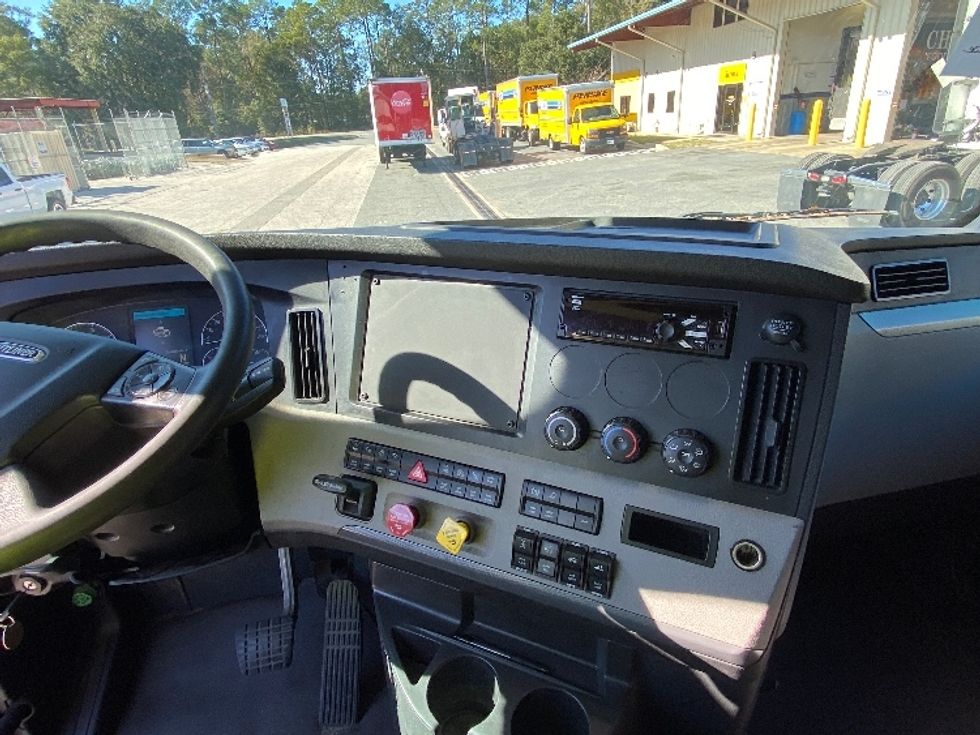 Sleeper Tractor-Heavy Duty Tractors-Freightliner-2020-T12664ST-Tallahassee-FL-621,425\n\t\tmiles-$ 50,000 - Image 12