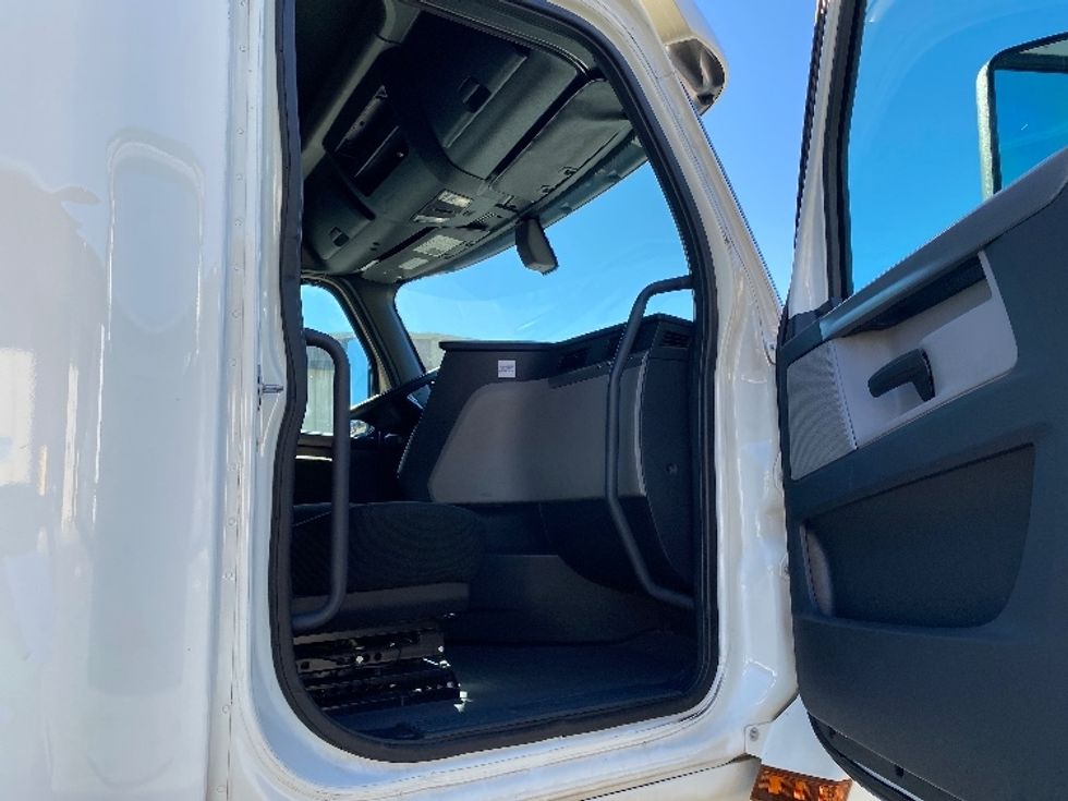 Sleeper Tractor-Heavy Duty Tractors-Freightliner-2020-T12664ST-Tallahassee-FL-621,425\n\t\tmiles-$ 50,000 - Image 13