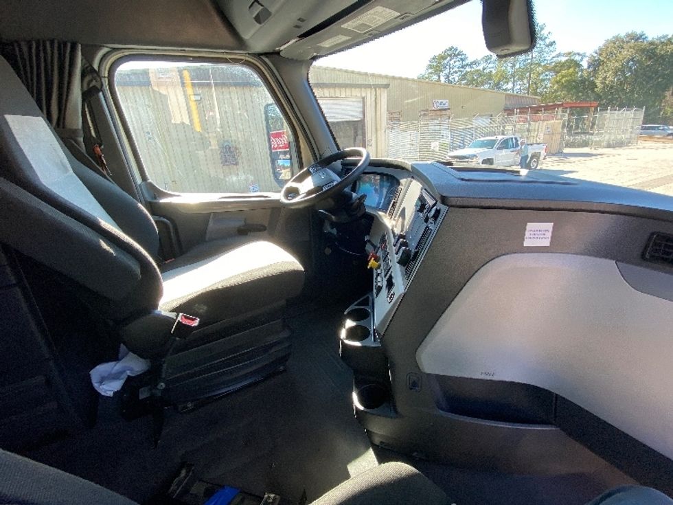 Sleeper Tractor-Heavy Duty Tractors-Freightliner-2020-T12664ST-Tallahassee-FL-621,425\n\t\tmiles-$ 50,000 - Image 15