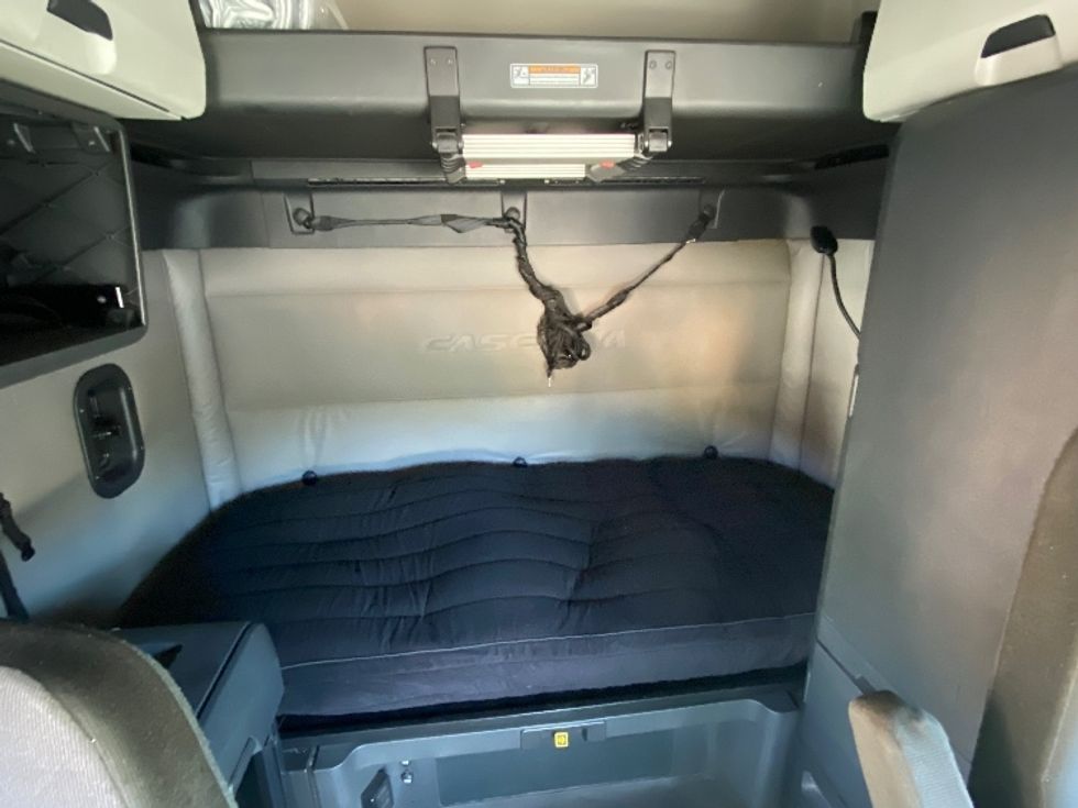 Sleeper Tractor-Heavy Duty Tractors-Freightliner-2020-T12664ST-Tallahassee-FL-621,425\n\t\tmiles-$ 50,000 - Image 16