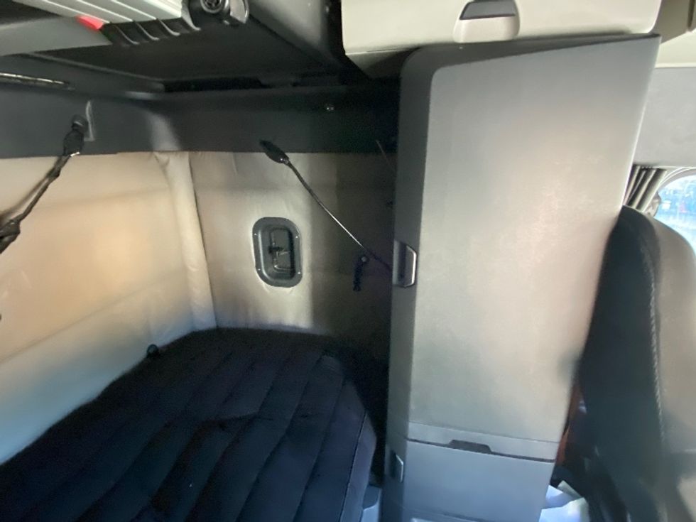 Sleeper Tractor-Heavy Duty Tractors-Freightliner-2020-T12664ST-Tallahassee-FL-621,425\n\t\tmiles-$ 50,000 - Image 18